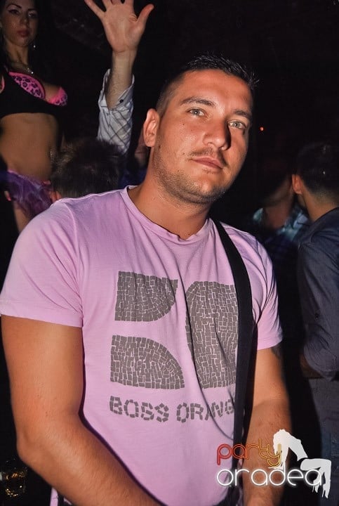 Weekend, party time în Escape, 