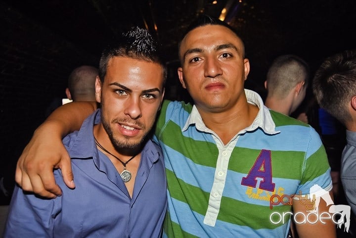 Weekend, party time în Escape, 