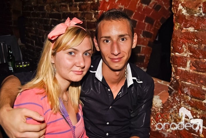 Weekend, party time în Escape, 