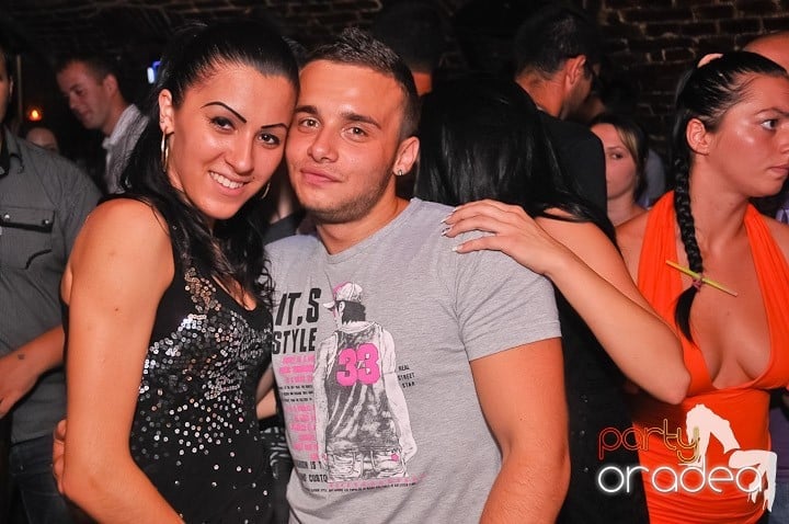 Weekend, party time în Escape, 