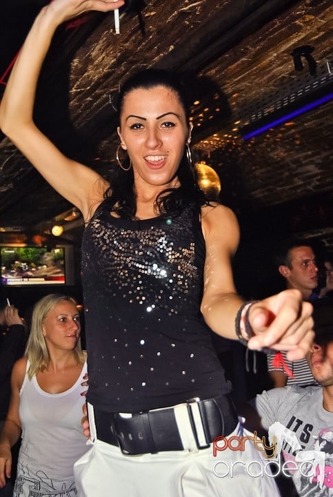 Weekend, party time în Escape, 