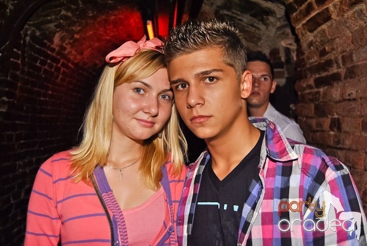 Weekend, party time în Escape, 