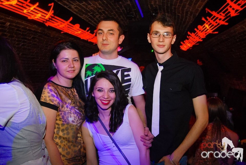 Weekend-ul începe în Club Escape, 