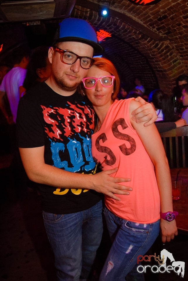 Weekend-ul începe în Club Escape, 