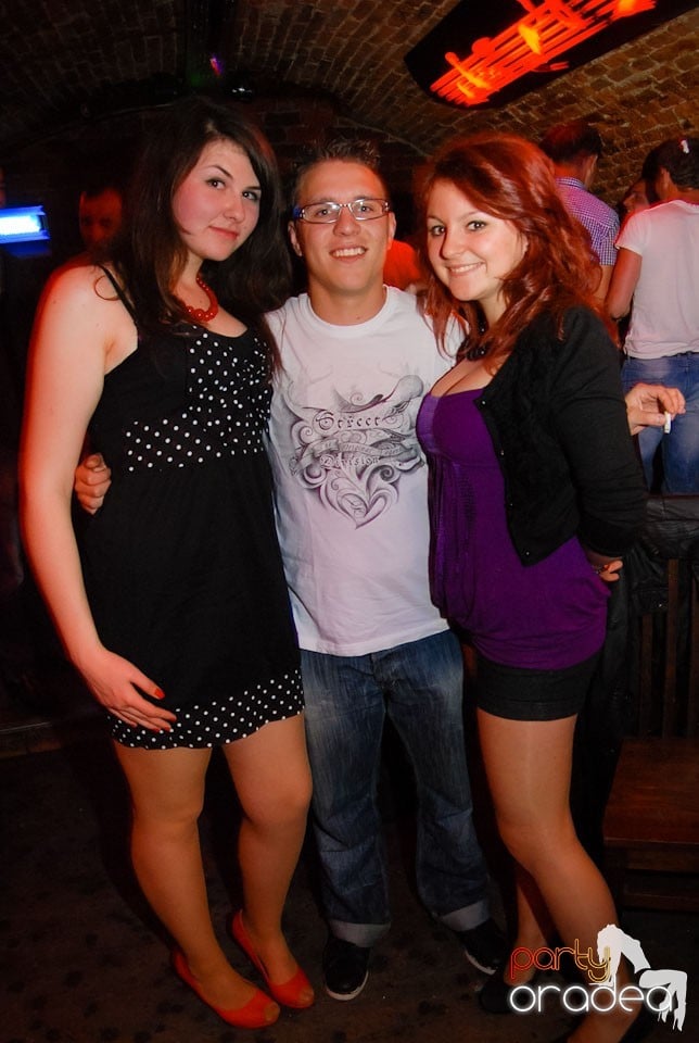 Weekend-ul începe în Club Escape, 