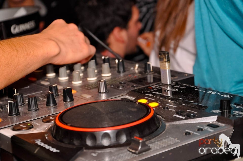 Weekend-ul începe în Club Escape, 