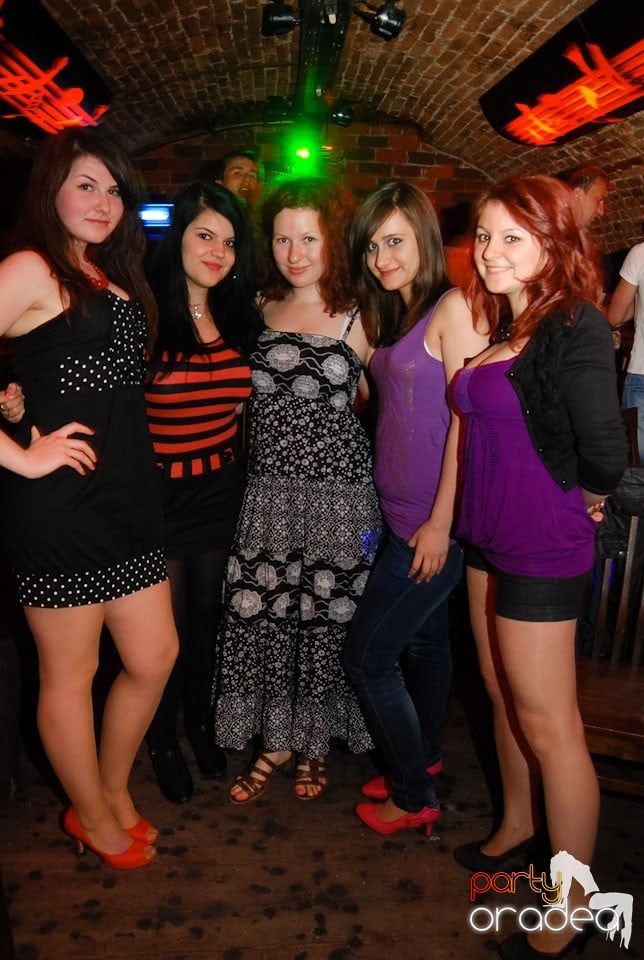 Weekend-ul începe în Club Escape, 