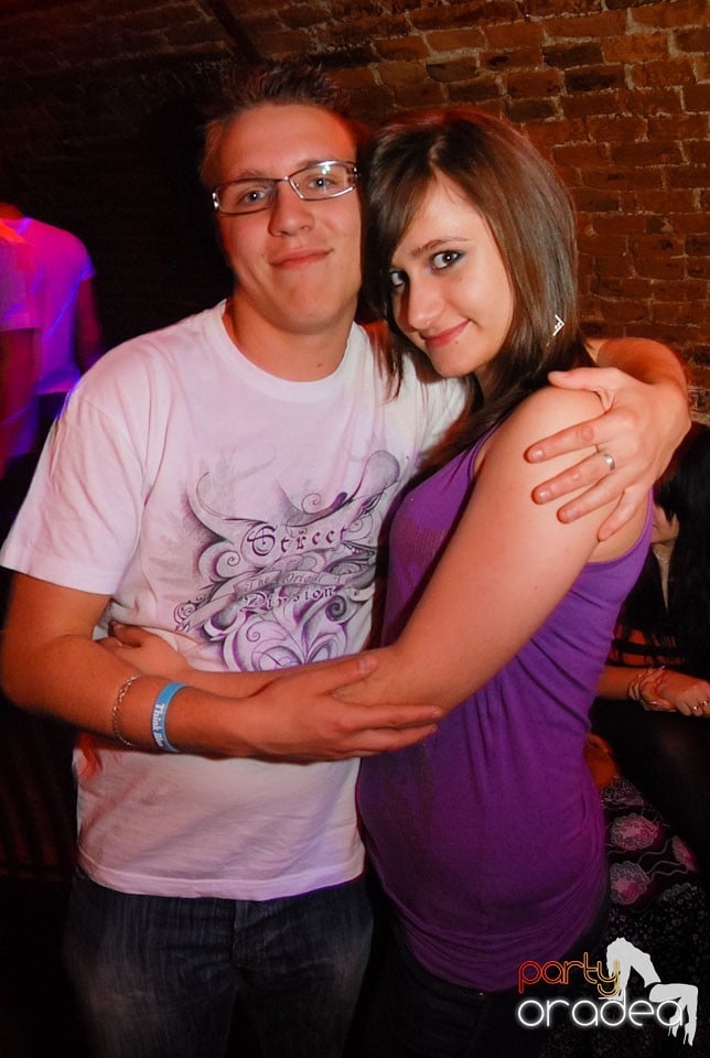 Weekend-ul începe în Club Escape, 