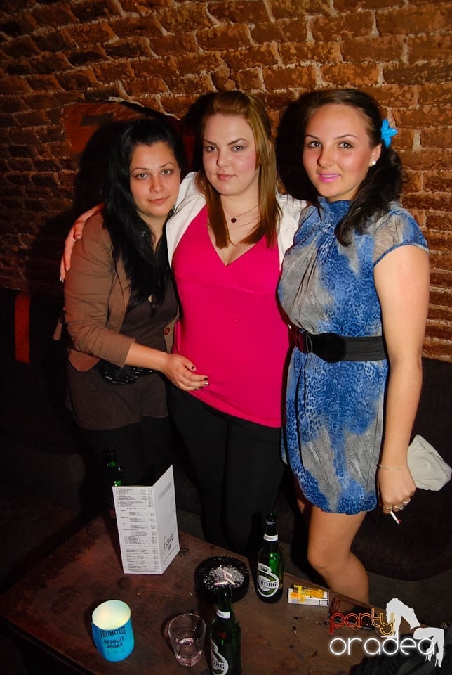 Weekend-ul începe în Club Escape, 