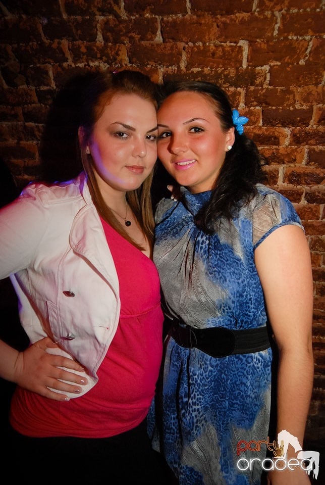 Weekend-ul începe în Club Escape, 