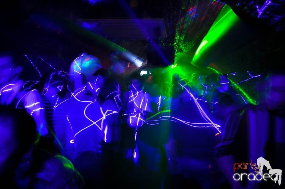 Weekend-ul începe în Club Escape, 