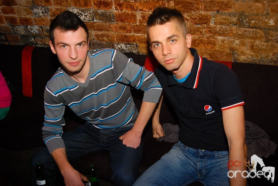 Weekend-ul începe în Club Escape, 