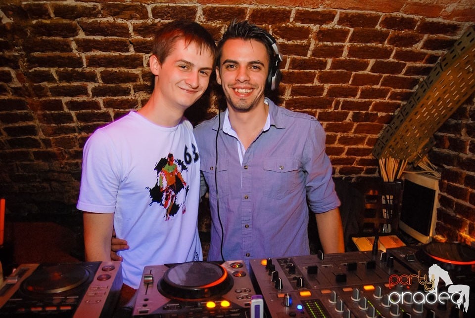 Weekend-ul începe în Club Escape, 