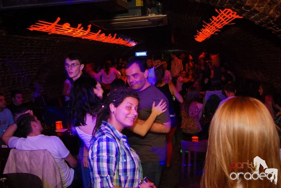 Weekend-ul începe în Club Escape, 