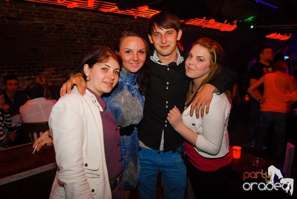 Weekend-ul începe în Club Escape, 