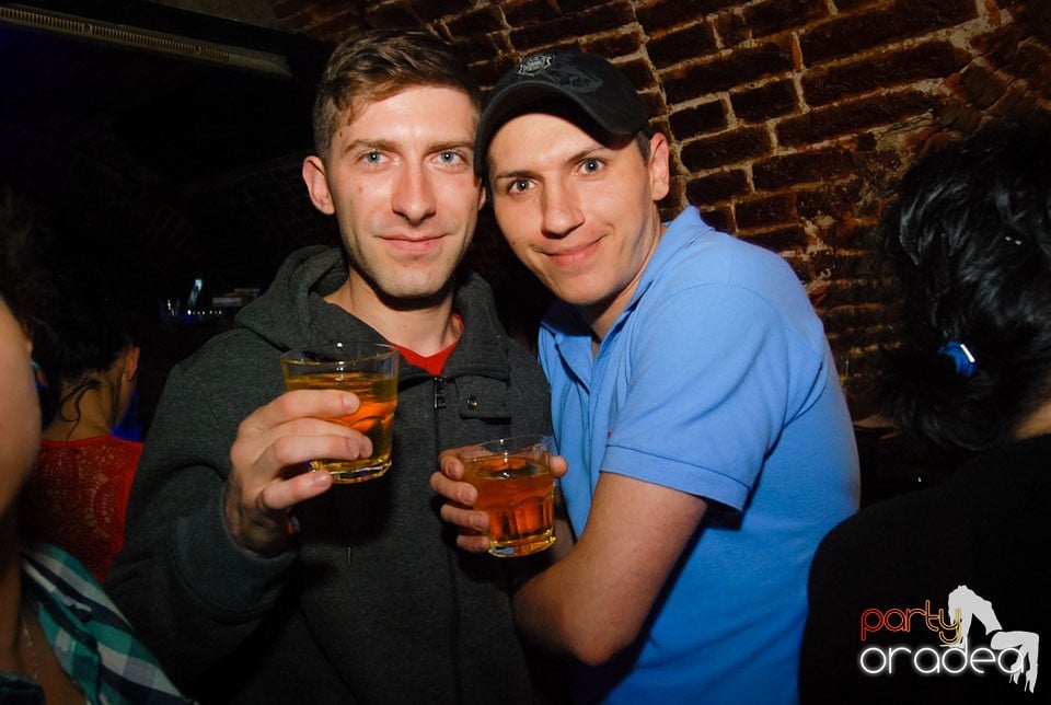 Weekend-ul începe în Club Escape, 