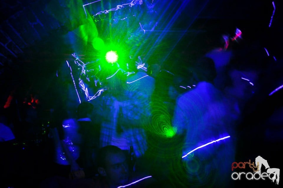 Weekend-ul începe în Club Escape, 