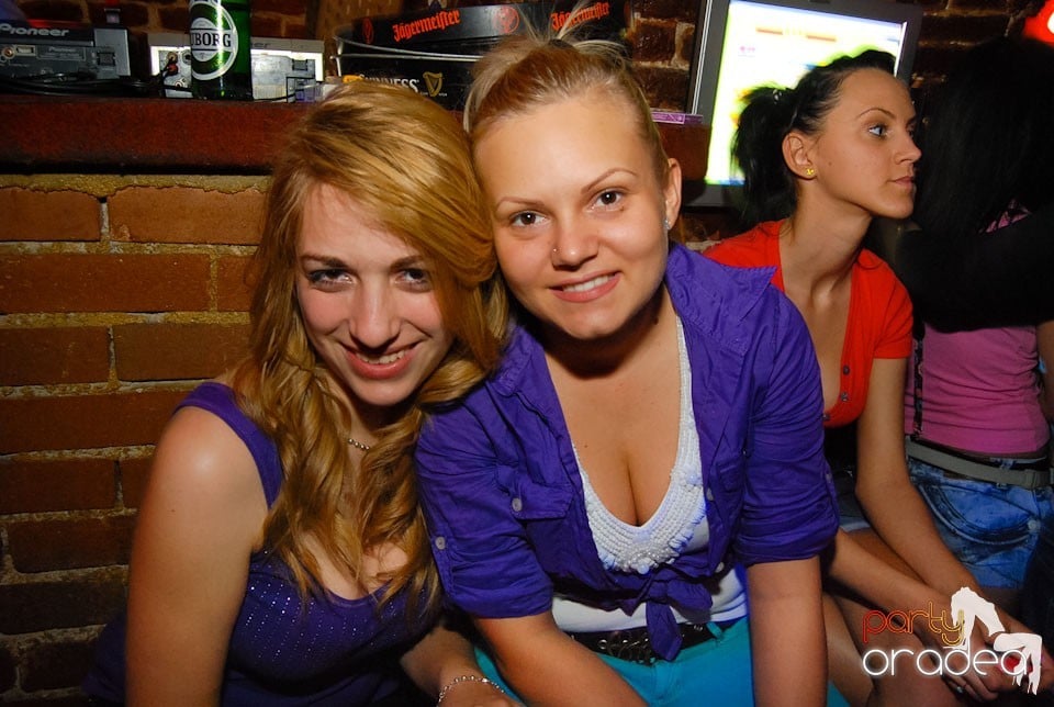 Weekend-ul începe în Club Escape, 