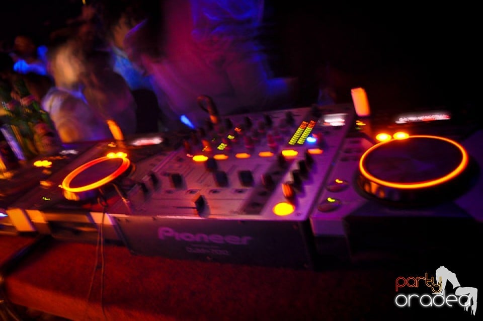 Weekend-ul începe în Club Escape, 