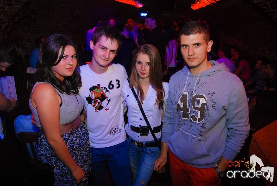 Weekend-ul începe în Club Escape, 