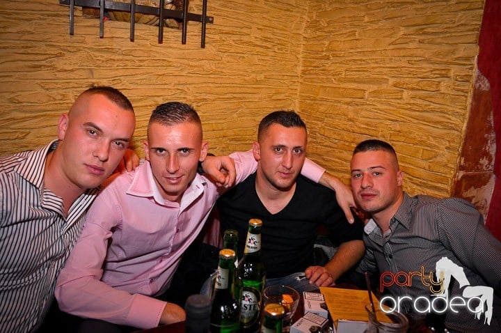 Weekend-ul începe în Downtown, 