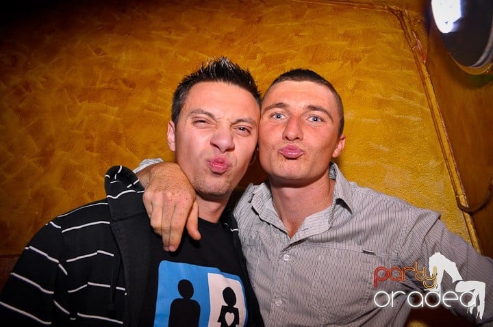 Weekend-ul începe în Downtown, 