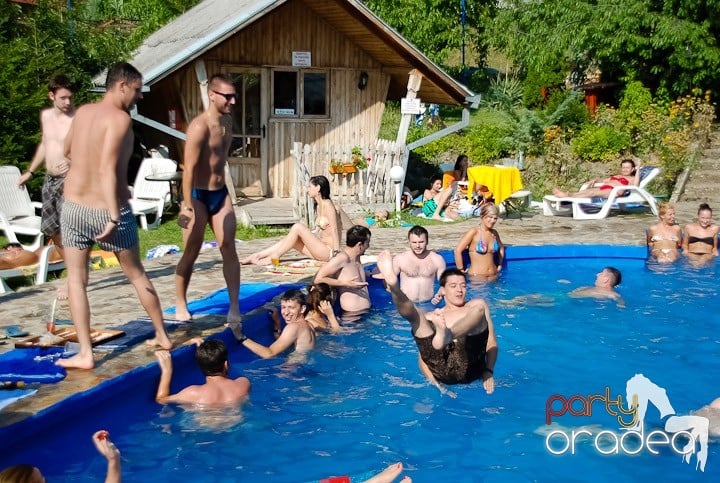 Yellow Pool Party Day 2, 