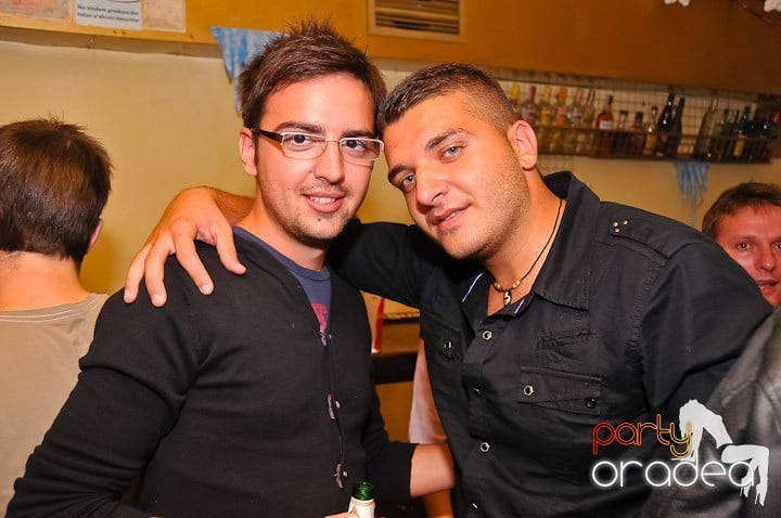 Yellow Christmas Party continuă, 