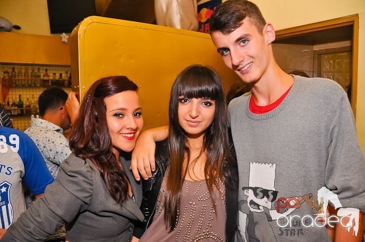 Yellow Christmas Party continuă, 