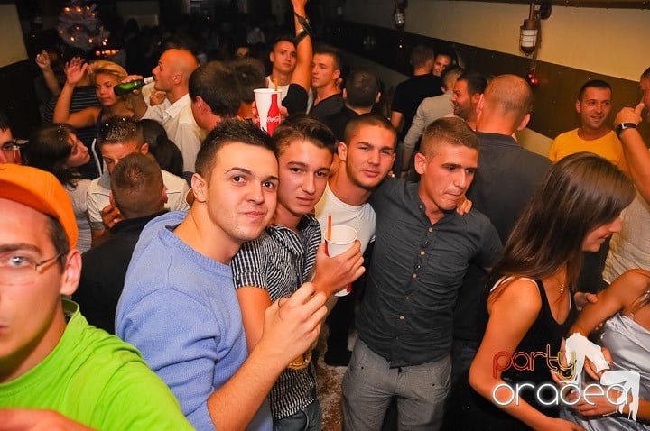 Yellow Christmas Party continuă, 