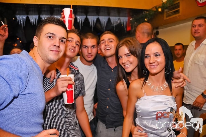 Yellow Christmas Party continuă, 