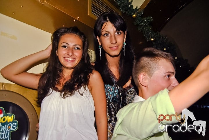 Yellow Christmas Party continuă, 