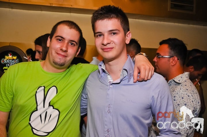 Yellow Christmas Party continuă, 