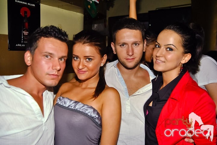 Yellow Christmas Party continuă, 