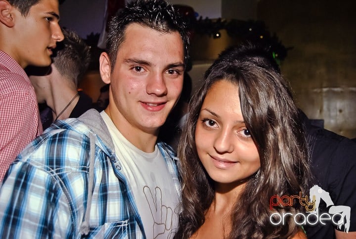 Yellow Christmas Party continuă, 