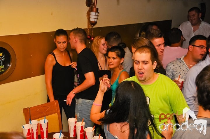 Yellow Christmas Party continuă, 