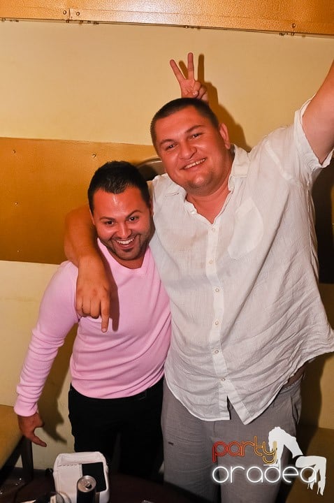 Yellow Christmas Party continuă, 