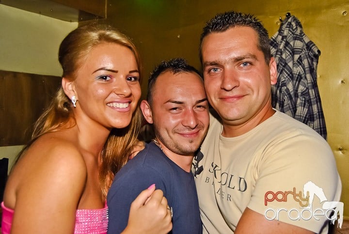 Yellow Christmas Party continuă, 