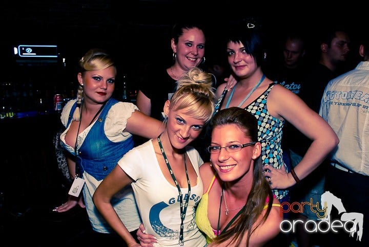 Zi de naştere şi petrecere de burlăciţe, 