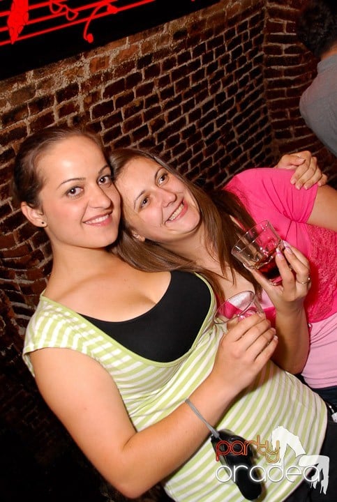 Zi de naştere şi petrecere de burlăciţe, 