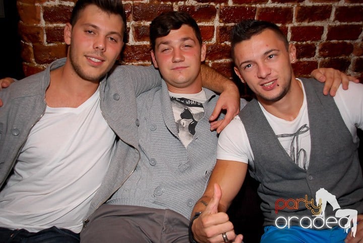 Zi de naştere şi petrecere de burlăciţe, 