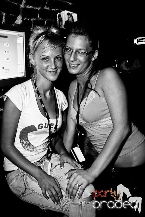 Zi de naştere şi petrecere de burlăciţe, 