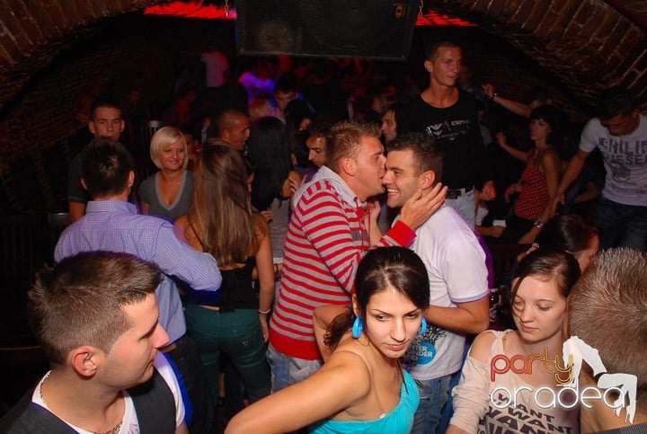 Zi de naştere şi petrecere de burlăciţe, 