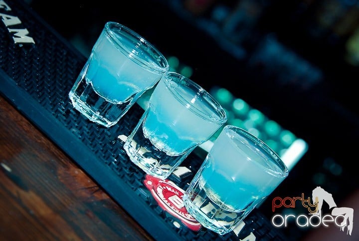 Zi de naştere şi petrecere de burlăciţe, 