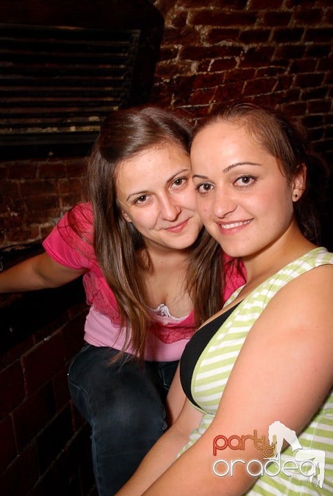 Zi de naştere şi petrecere de burlăciţe, 