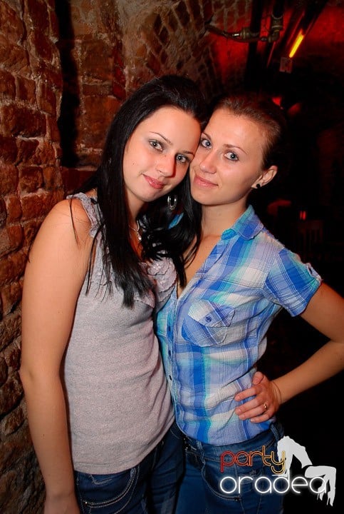 Zi de naştere şi petrecere de burlăciţe, 