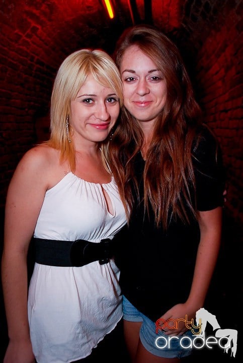 Zi de naştere şi petrecere de burlăciţe, 