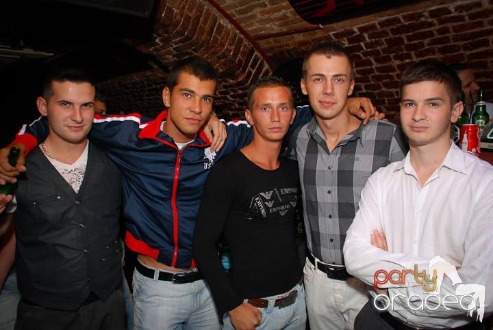 Zi de naştere şi petrecere de burlăciţe, 