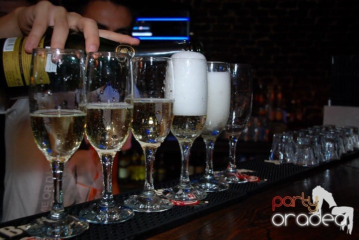 Zi de naştere şi petrecere de burlăciţe, 