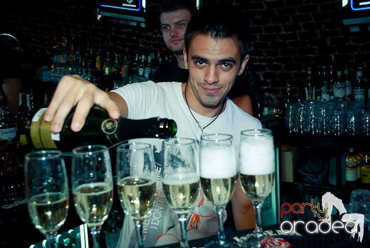 Zi de naştere şi petrecere de burlăciţe, 